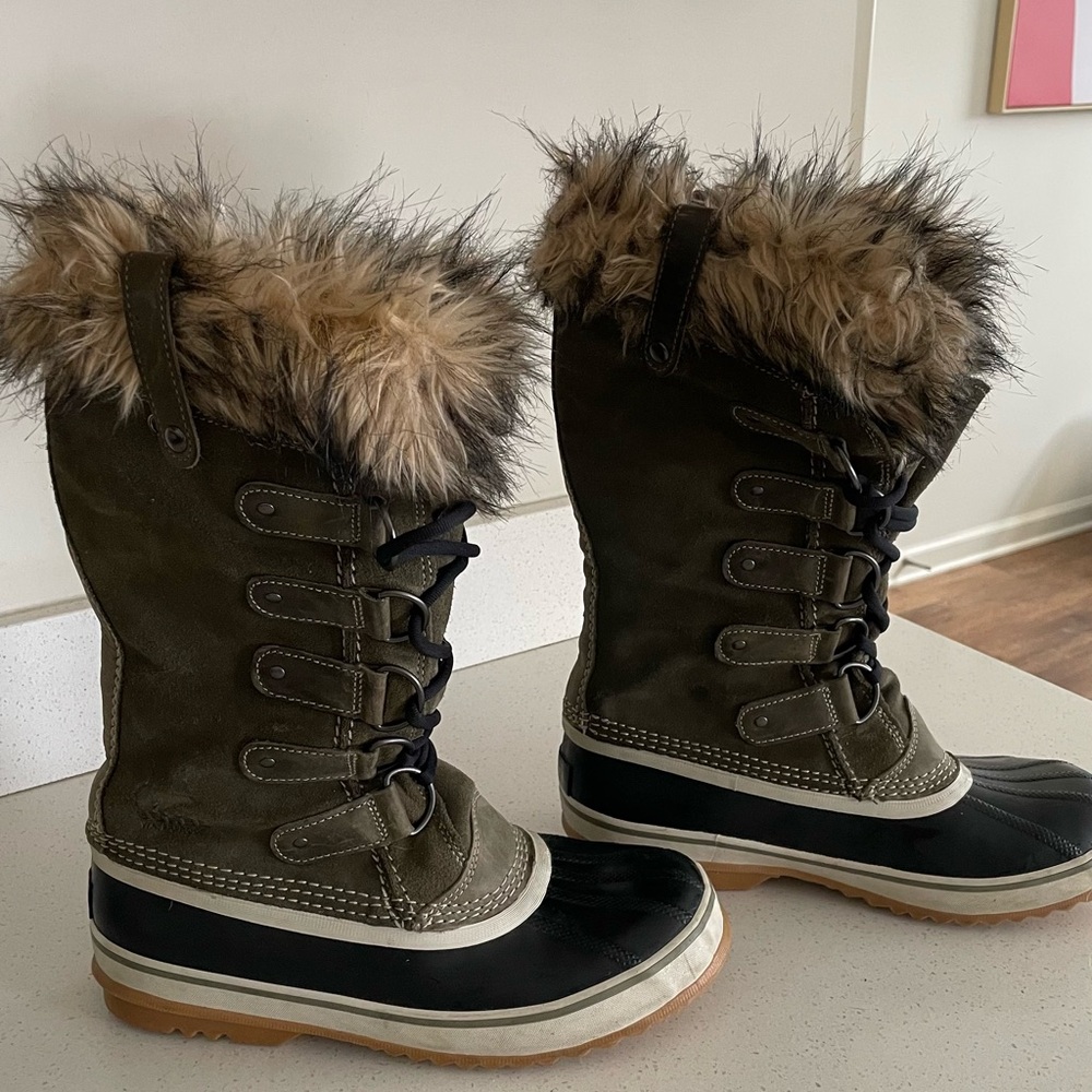 Sorel Green Suede Winter Boots